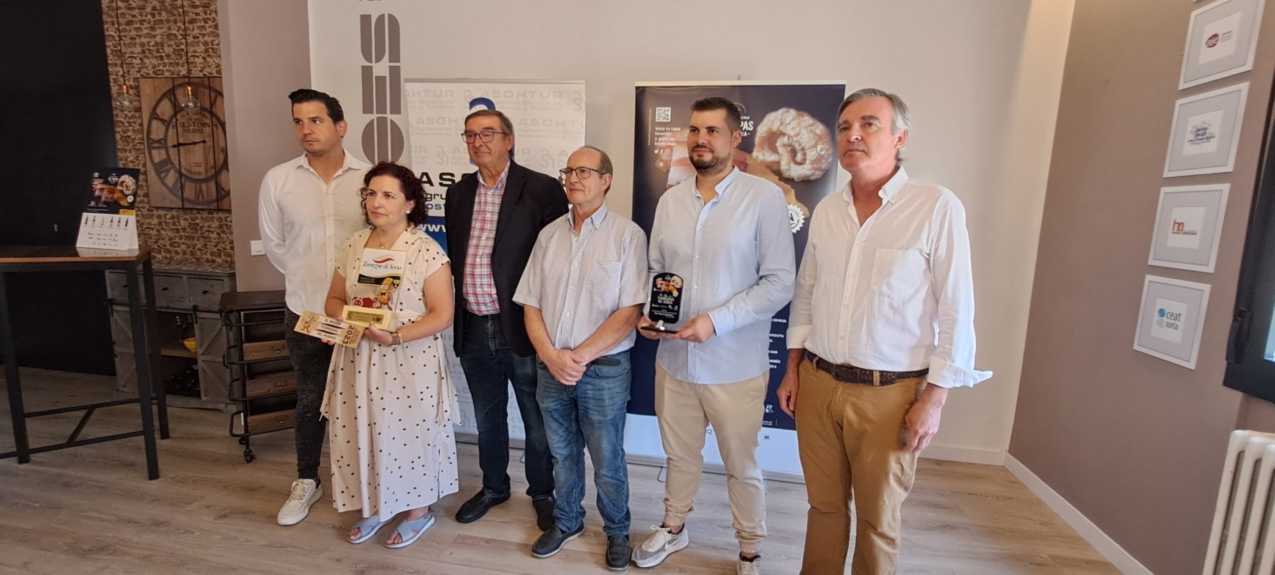 El Virrey Palafox recoge el trofeo del Mejor Torrezno del Mundo en la categoría Innovación de las IV Jornadas de ASOHTUR